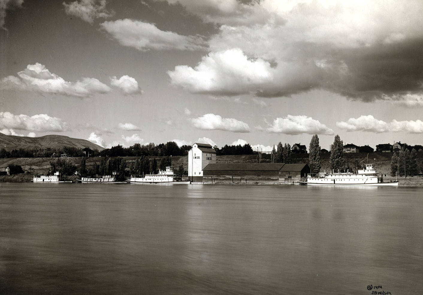 Harbor on the Snake River, Interior Warehouse Co. and several boats. Lewiston, Idaho.